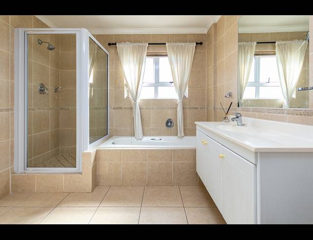 3 BEDROOM APARTMENT TO LET IN BEACHFRONT